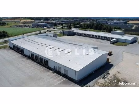 local industriel 4 892 m²