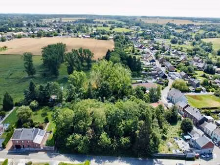terrain idéalement situé - orienté plein sud !