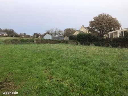 vends terrain à bâtir