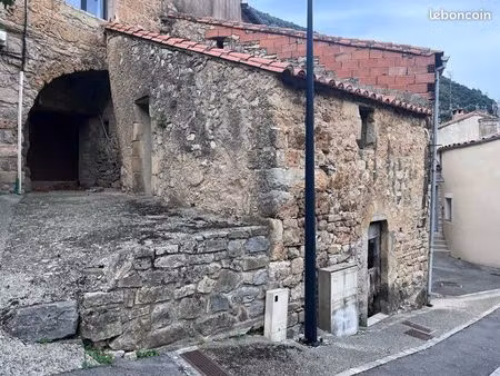 à vendre petite maison de village