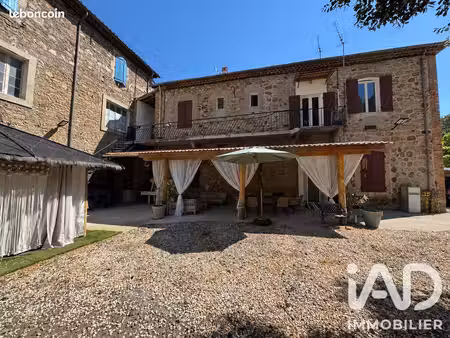 maison 10 pièces 238 m²