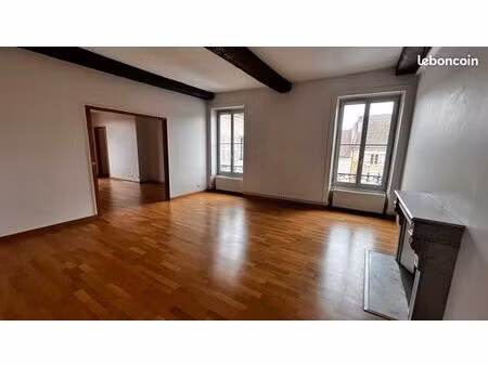 vaste appartement f5 en très bon état