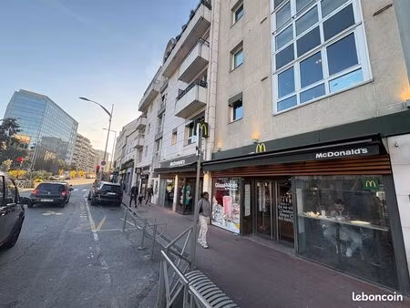 boutique 80 m² sevres