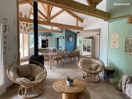 maison individuelle avec piscine au calme