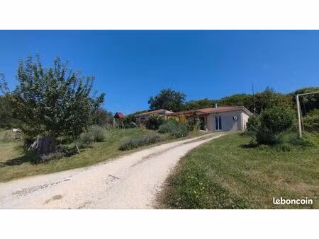 jolie maison récente avec vue