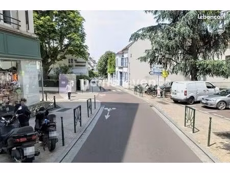 commerce services 100 m²