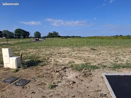 terrain 595 m² bascons