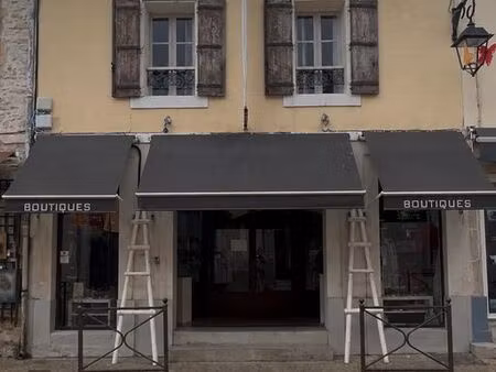 local commercial cité aigues mortes