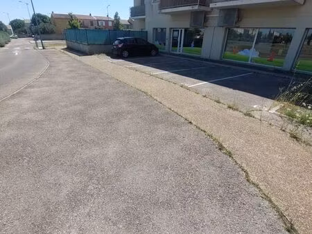 local 98 m2 a louer