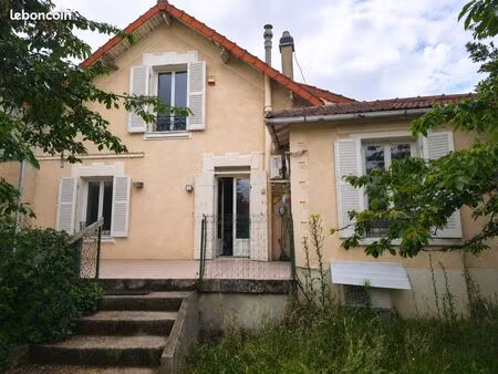 maison 130 m² avec jardin  annexe de 75 m² et fort potentiel - quartier recherché des bord