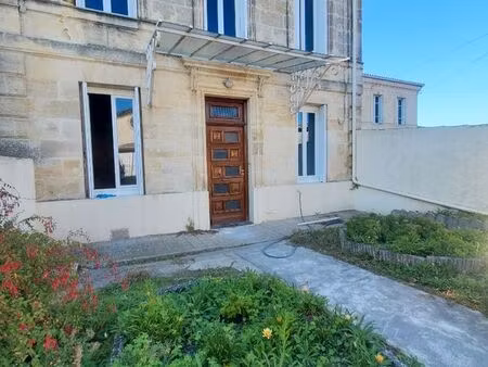 maison rénovée en pierre avec 4 chambres  cave  garage  jardin devant
