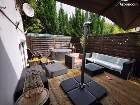 t2 47 m² avec superbe terrasse de 35 m² & jacuzzi