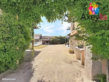 propriété 5 pièces 260 m²