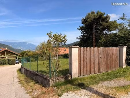 terrain constructible clôturé avec vue panoramique