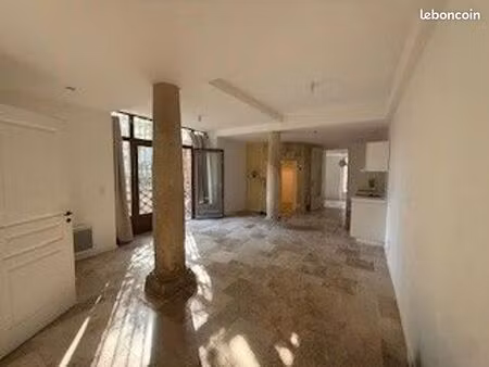 appartement 3 pièces climatisé avec terrasse et parking