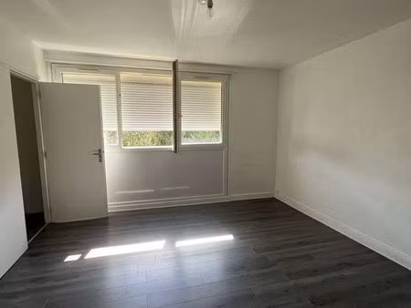 appartement t2 46 m2 avec loggia et parking