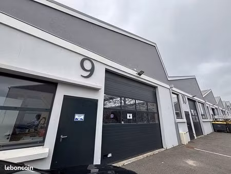 local 605 m² brest