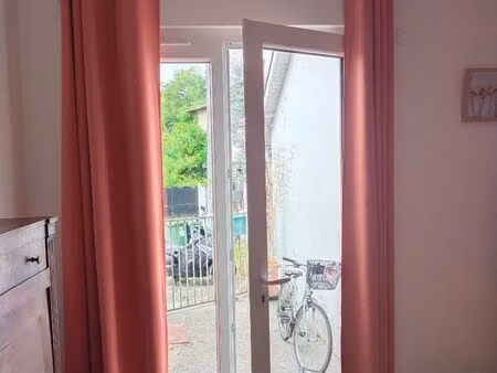 chambre confortable à louer chez l’habitant – le bouscat (quartier calme et agréable)