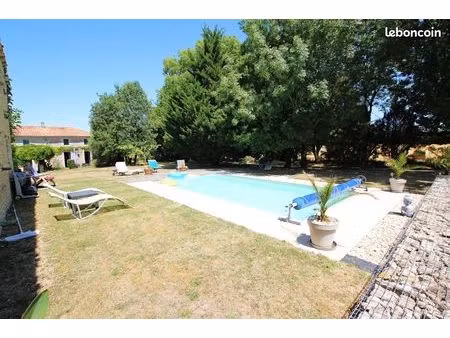 propriété 5 pièces 196 m²