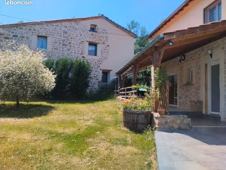 maison avec extérieur