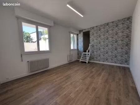 bureaux 60 m² rénovés avec parking privatif — rdc  bordeaux croix de seguey