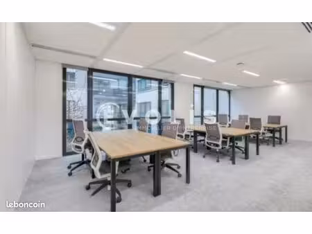 bureaux 682 m²
