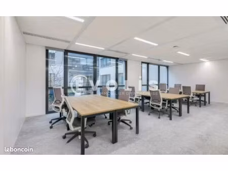 bureaux 684 m²