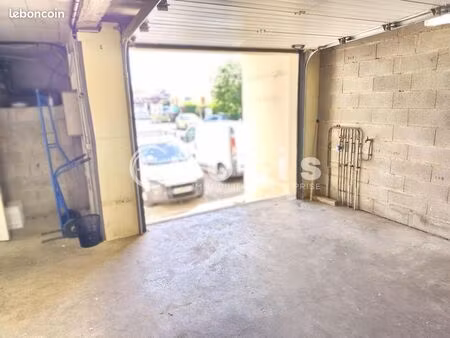 local d'activité 70 m²