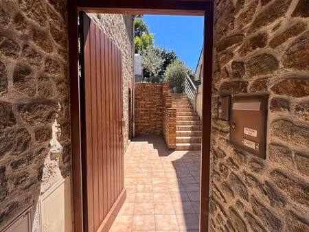 maison en pierre à 10 m’ de la plage du prieure