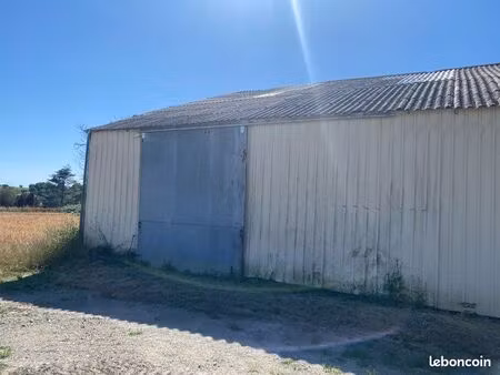 hangar 400m2