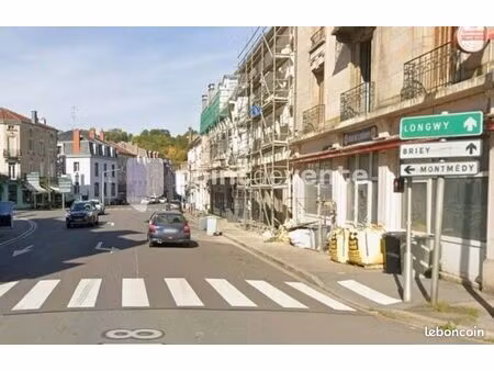 local commercial 1 500 m²