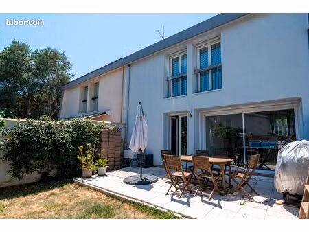 maison lumineuse avec jardin arboré - 5 pièces - 4 chambres