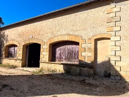 grange à rénover avec terrain de 370 m²