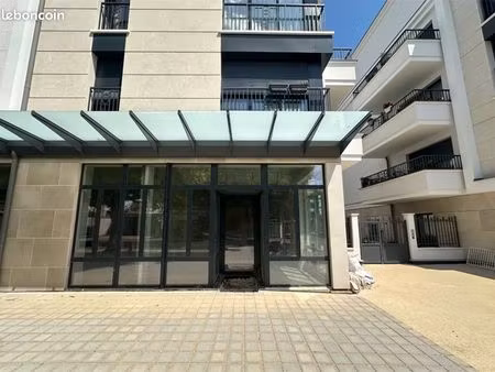 boutique 35 m² st maur des fosses