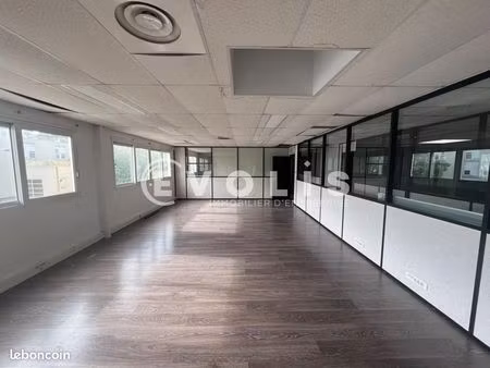 local d'activité 920 m²