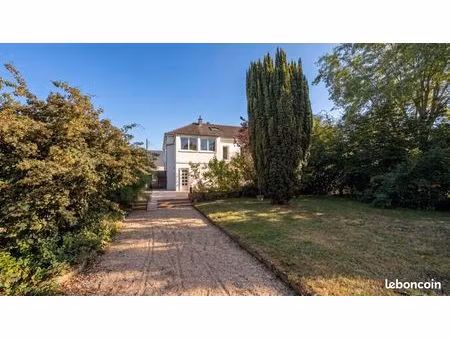 maison 8 pièces 145 m²