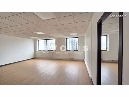 bureau 150 m²
