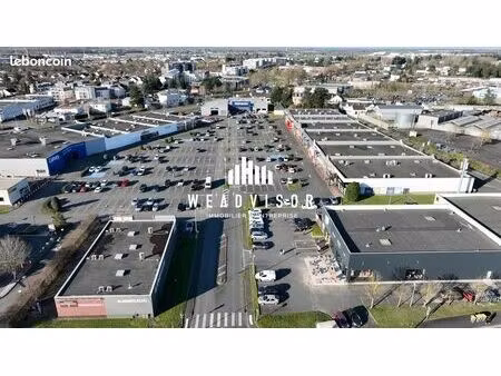 local commercial 1000 m² tours