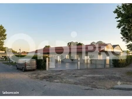 local d'activité 1 800 m²