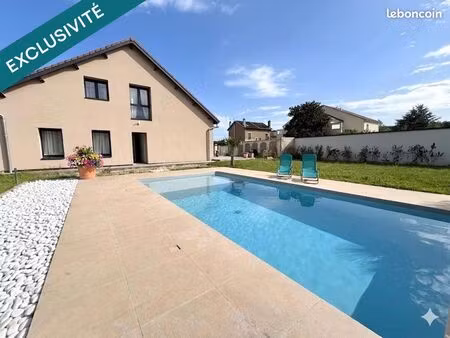 maison 8 pièces 303 m²