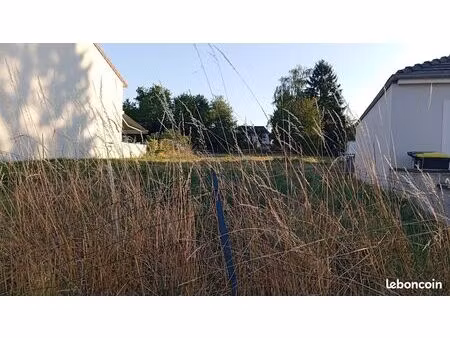 vends terrain à bâtir