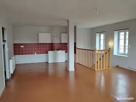 logement 3 pieces place de brinon