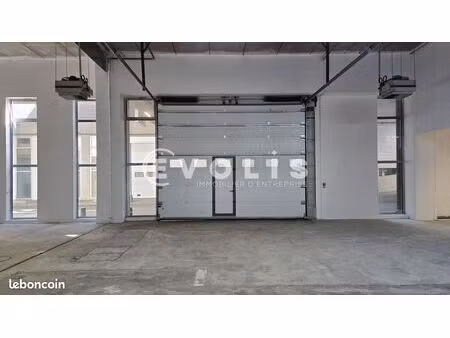 local bureaux 2 157 m²