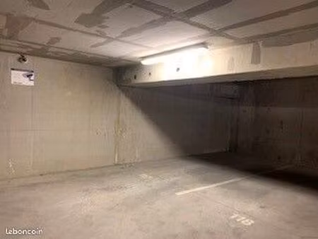 place de parking sécurisée