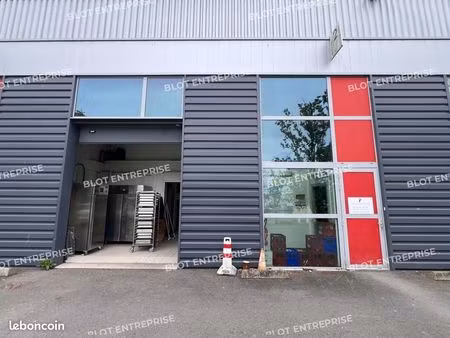 local d'activité 200 m²