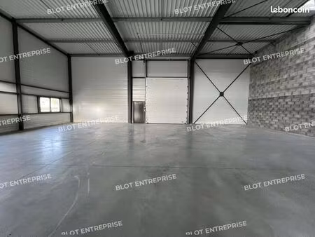 local d'activité 1 305 m²