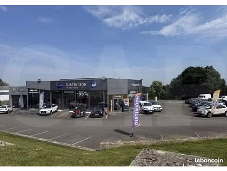 local 690 m²