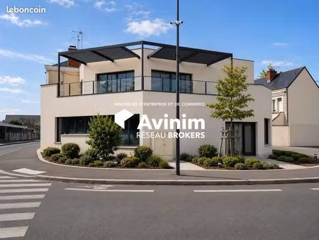 local 403 m² angers