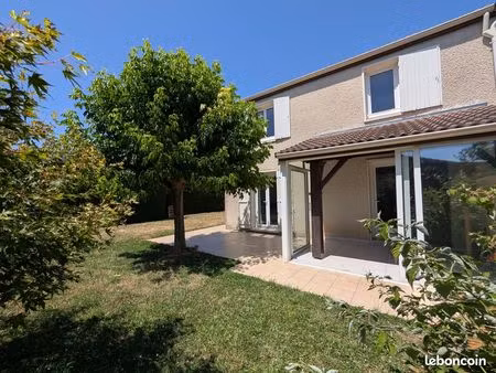 maison 3 chambres | jardin clos et garage | quartier calme proche commerces et services