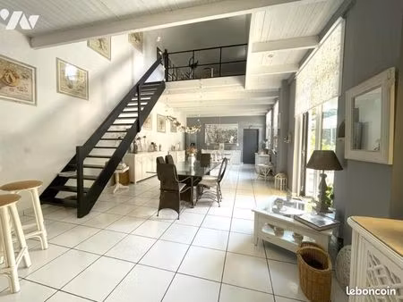 maison 8 pièces 378 m²
